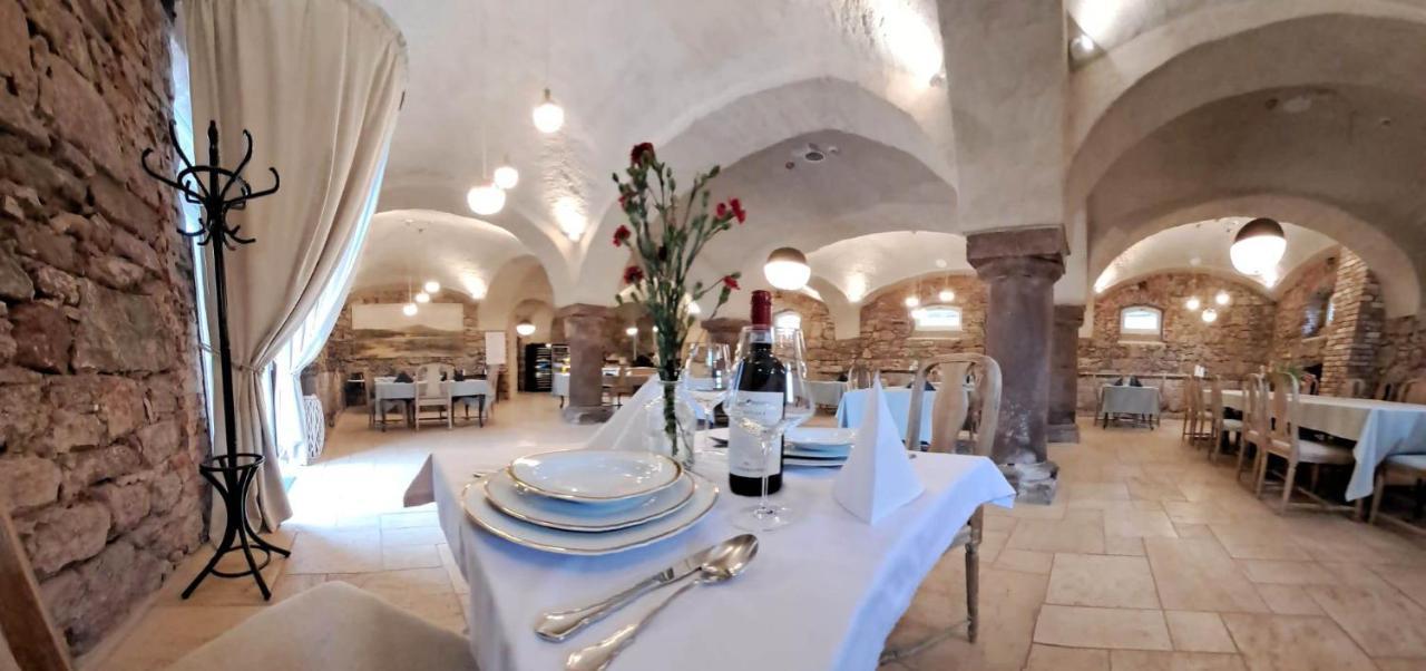 Zamek Sarny - Schloss Scharfeneck Kłodzko Eksteriør bilde